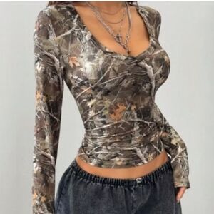 🦋Camouflage Long Sleeve Women's Top M